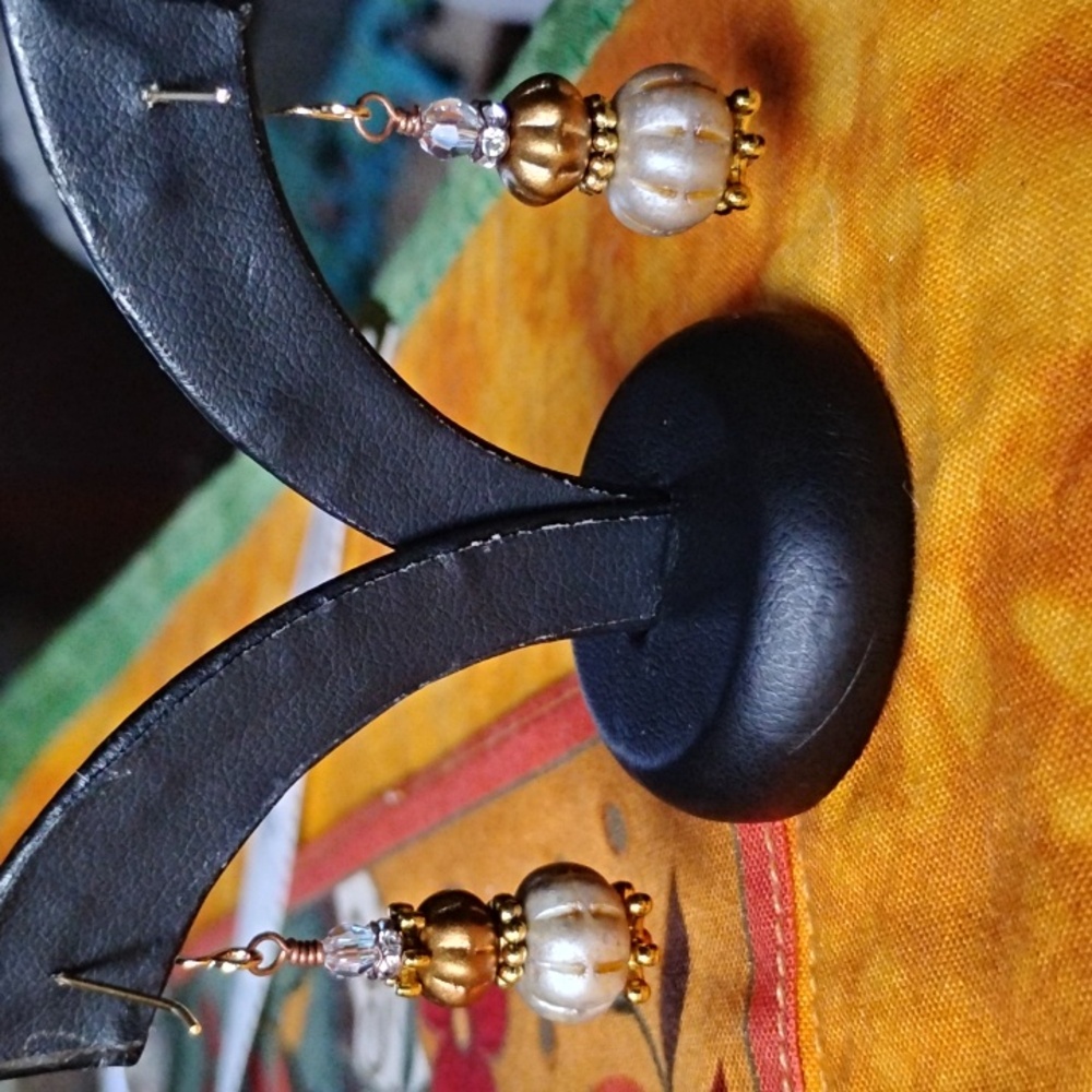 🎃Hand Crafted Elegant Gold and Cream Pumpkin Earrings🎃 - Picture 4 of 6